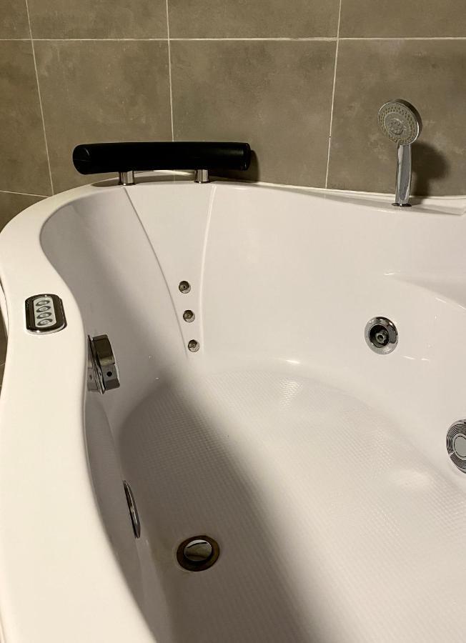 Superbe Logement Pres De Bruxelles Avec Spa Prive מראה חיצוני תמונה